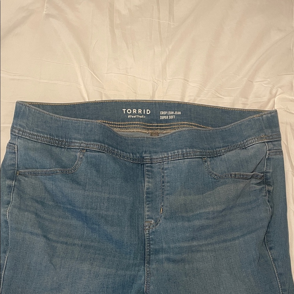 Torrid Women's Cropped Blue Jeans - Picture 3 of 7